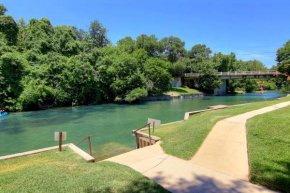 IC 102 Comal Float Inn